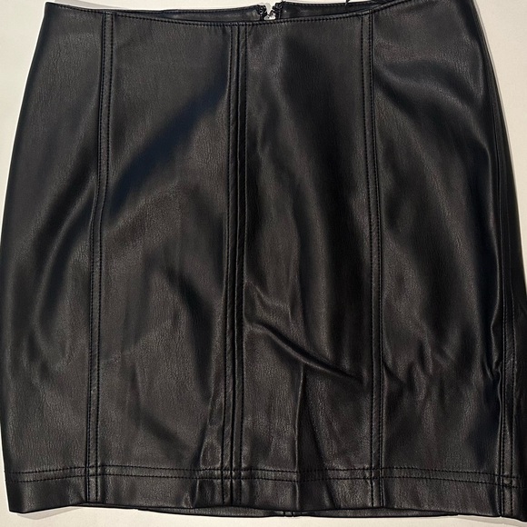 Lulu's Black Vegan Leather Mini Skirt - Picture 4 of 6